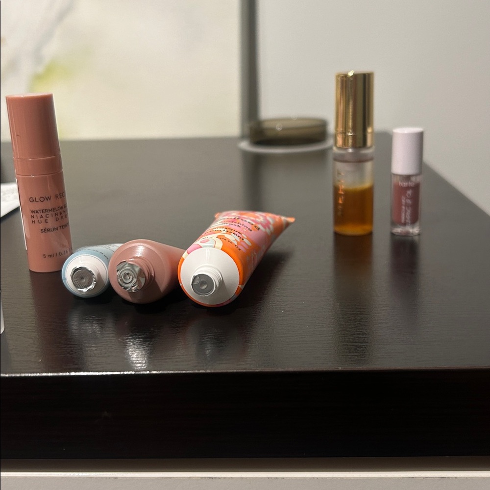 BRAND NEW MAKEUP BUNDLE - Picture 2 of 2